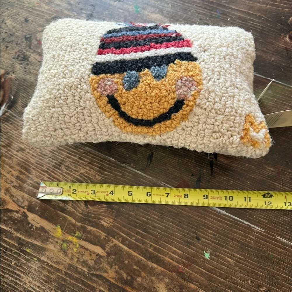 HOOKED WOOL smiley face pillow by FOUR SEASONS! Excellent quality & fun & cute!